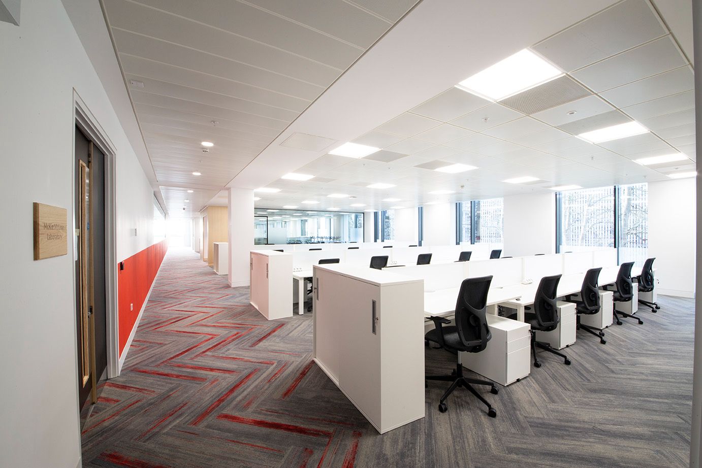 Cardiovascular floor office desk and seating area