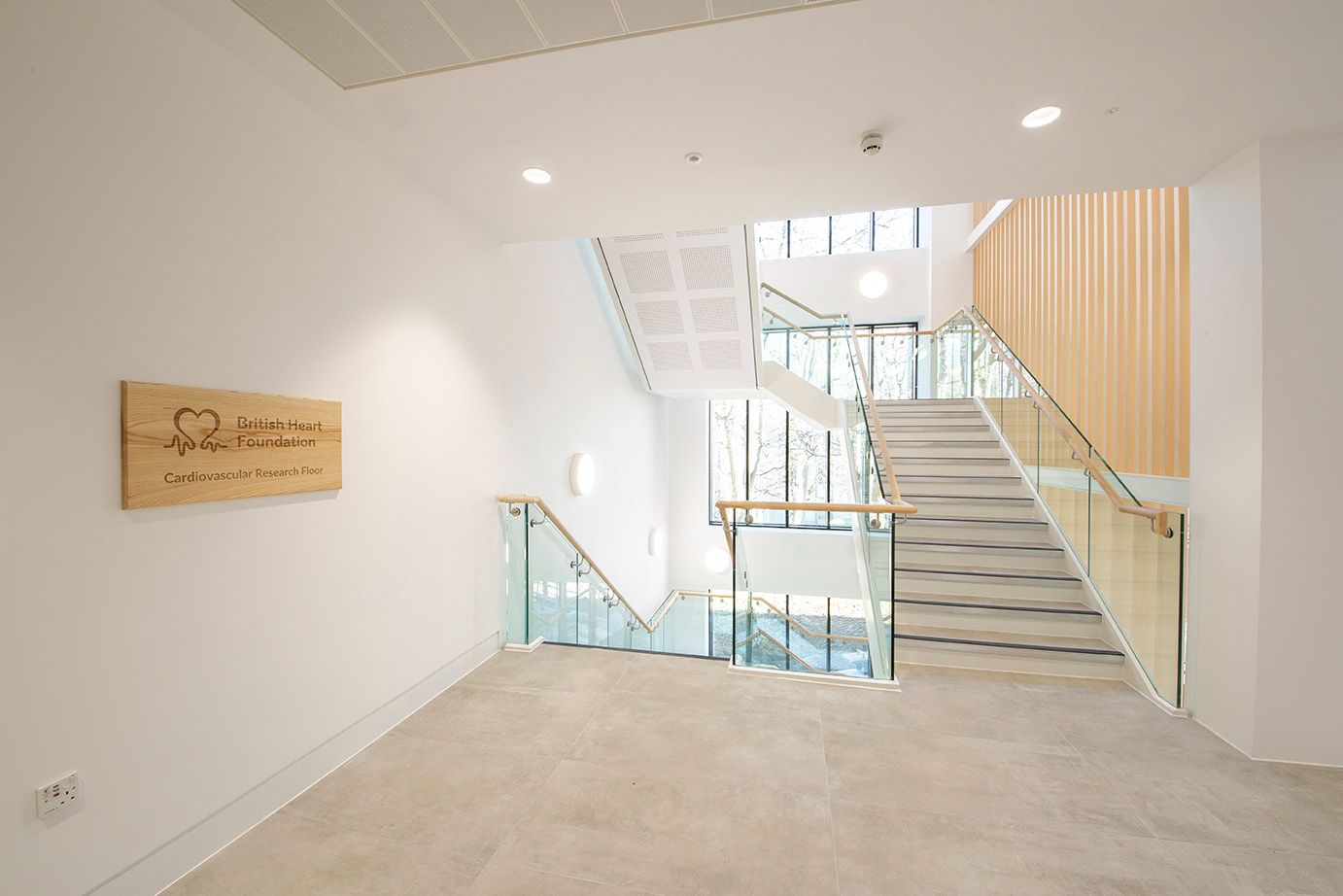 Cardiovascular landing area via the main staircase